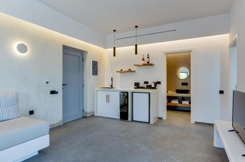 Elements Cozy Suites Pyrgos Exterior photo